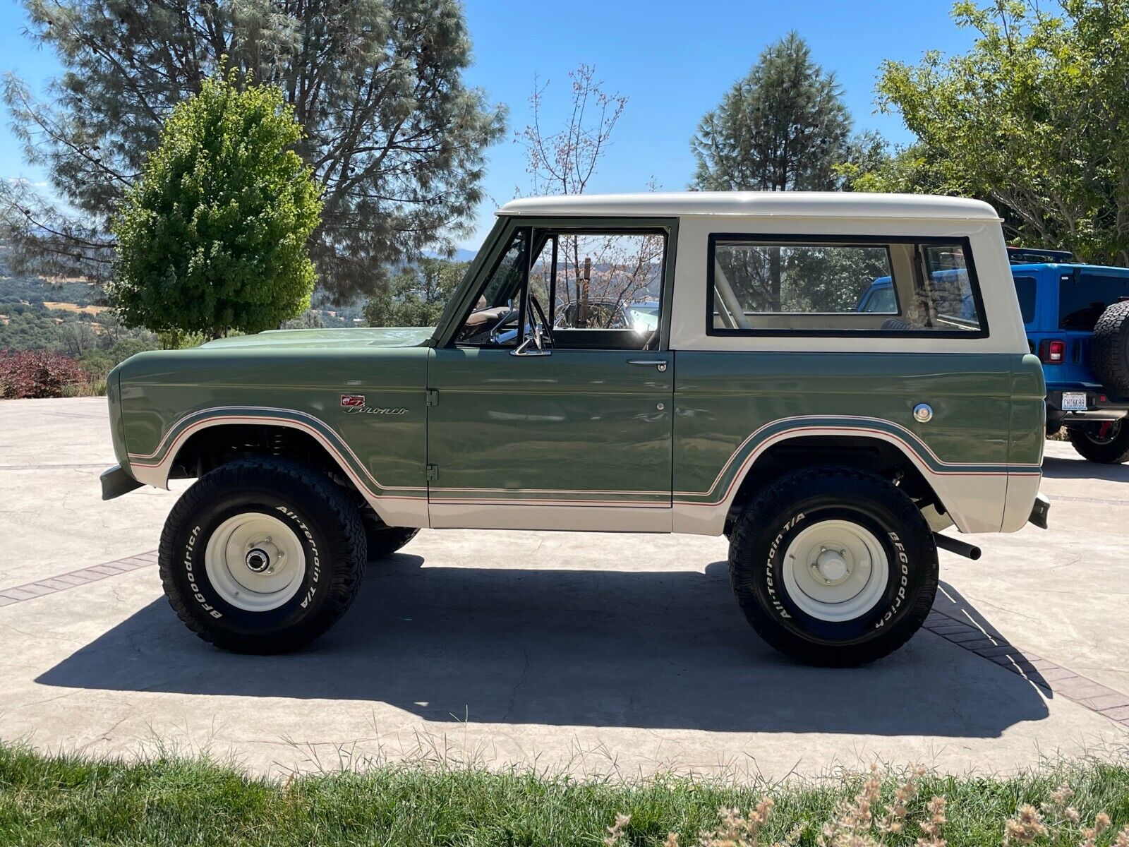 Ford-Bronco-1973-2