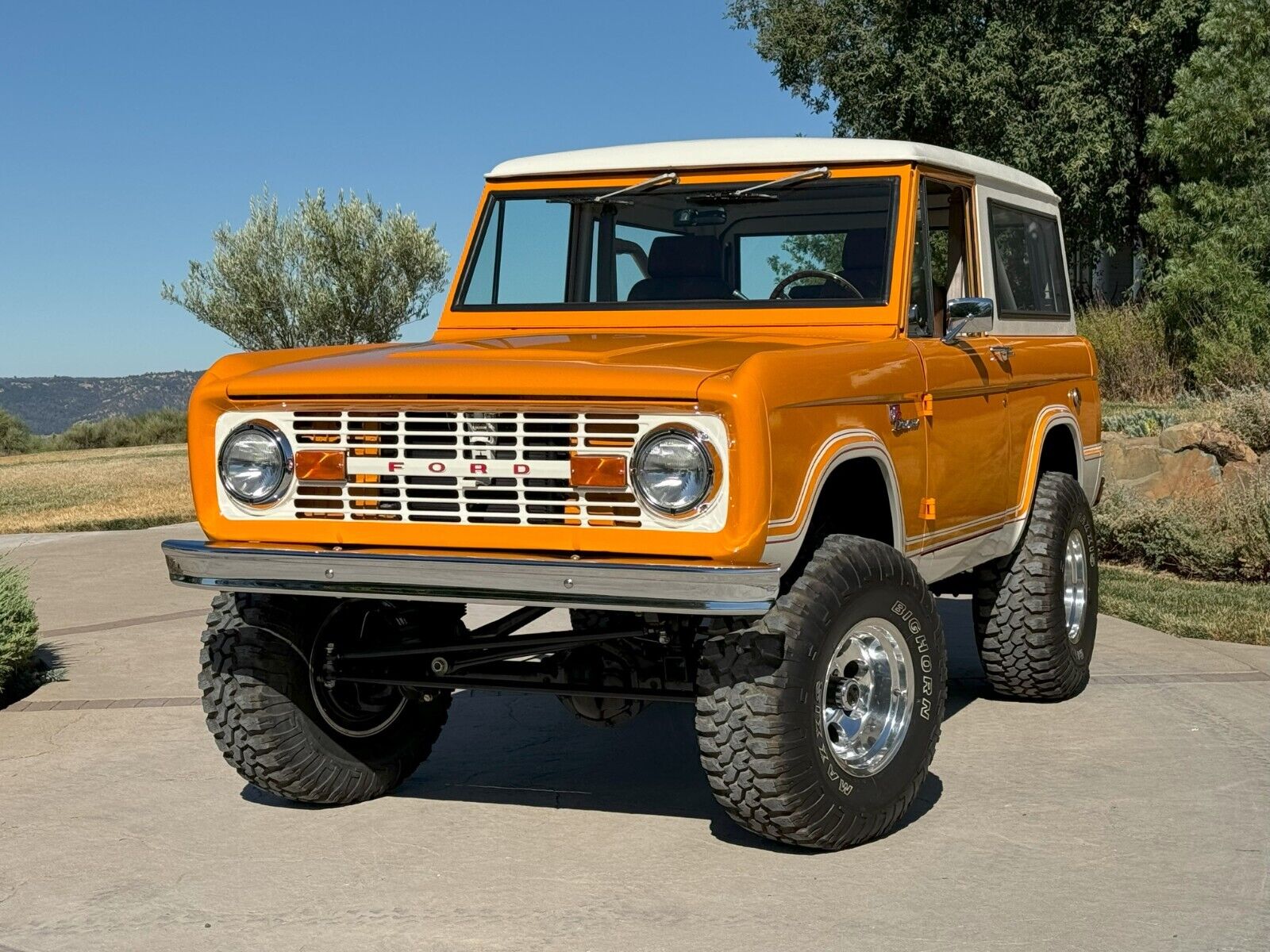 Ford-Bronco-1973-4