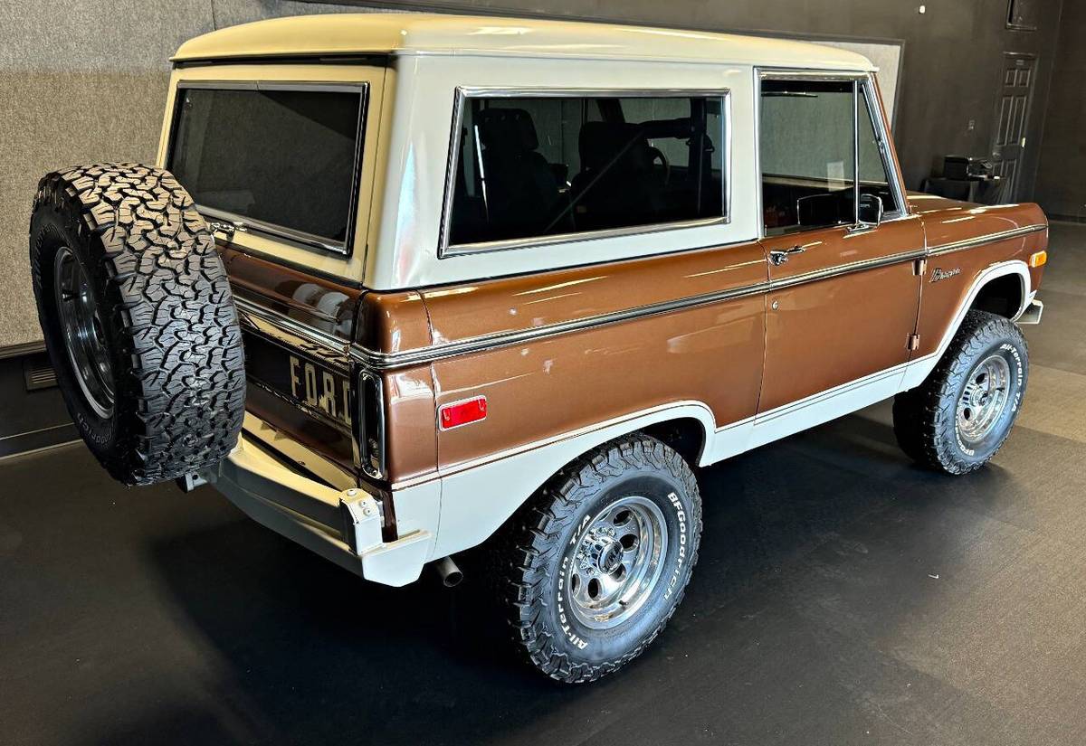 Ford-Bronco-1973-4