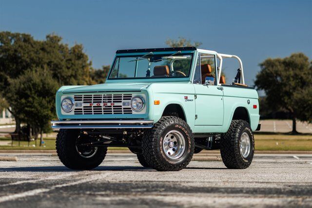 Ford-Bronco-1975-1