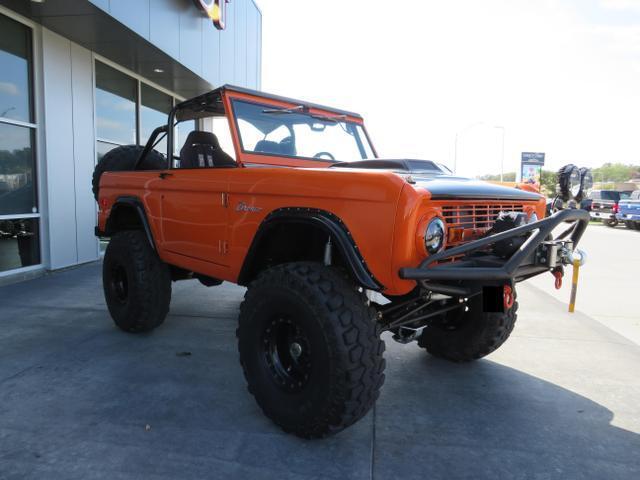 Ford-Bronco-1975-10