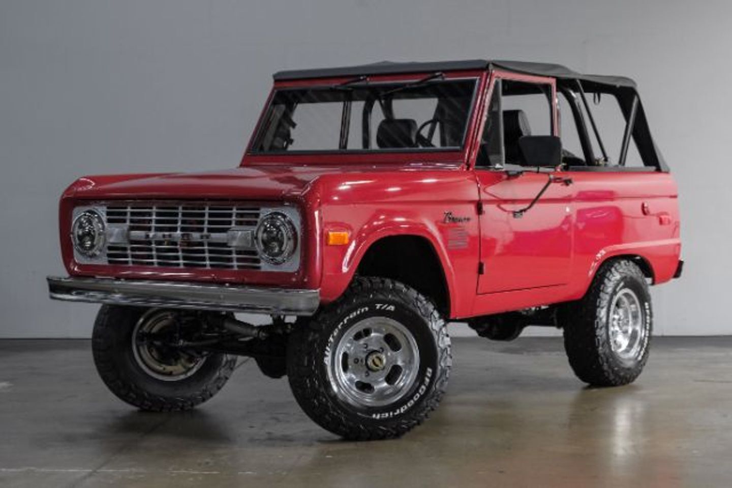 Ford-Bronco-1975-5