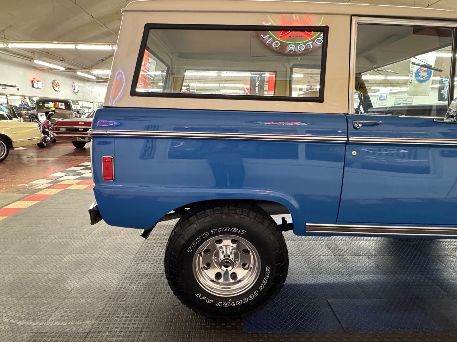 Ford-Bronco-1977-19