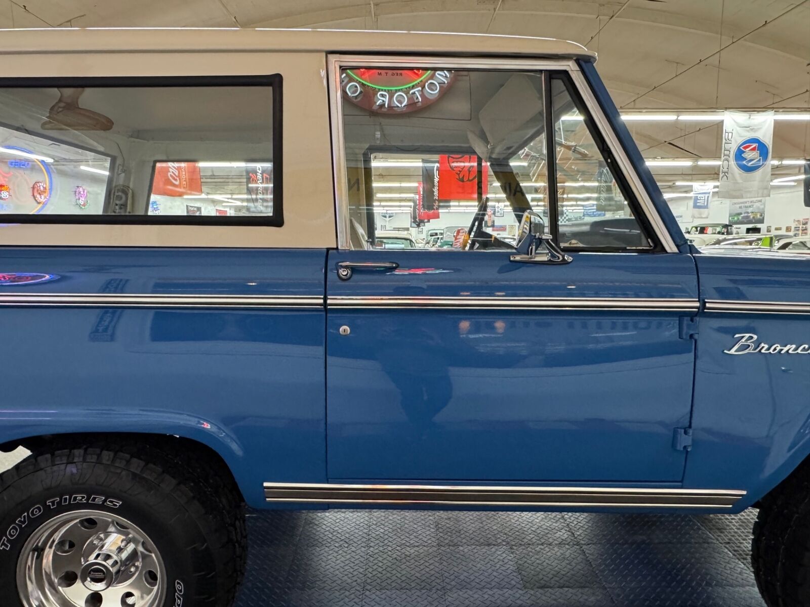 Ford-Bronco-1977-20