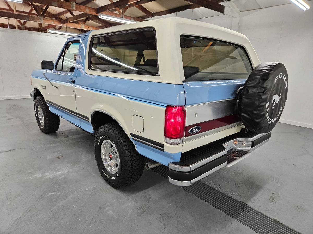 Ford-Bronco-1987-2