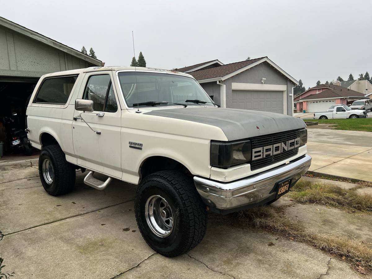 Ford-Bronco-1988-1