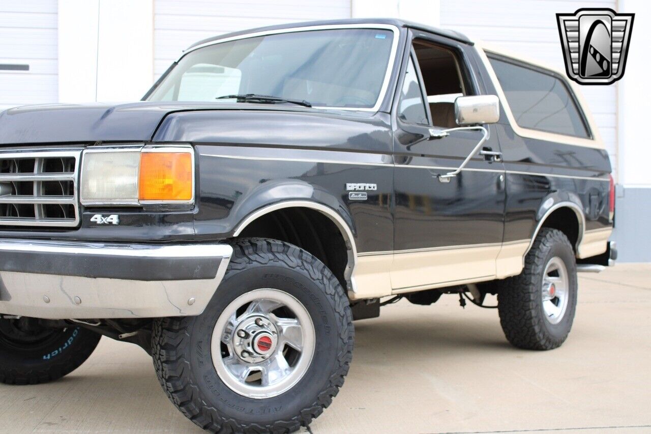 Ford-Bronco-1988-10