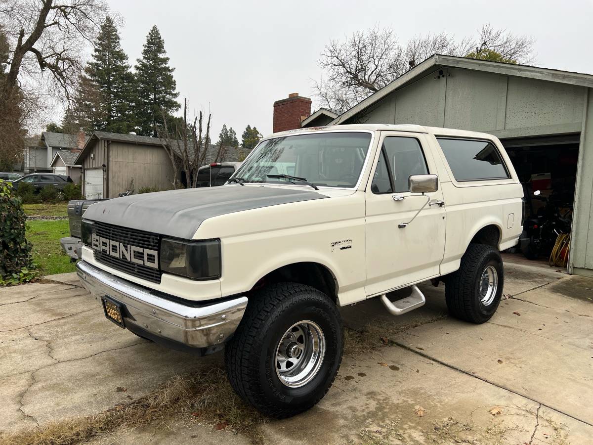 Ford-Bronco-1988-3