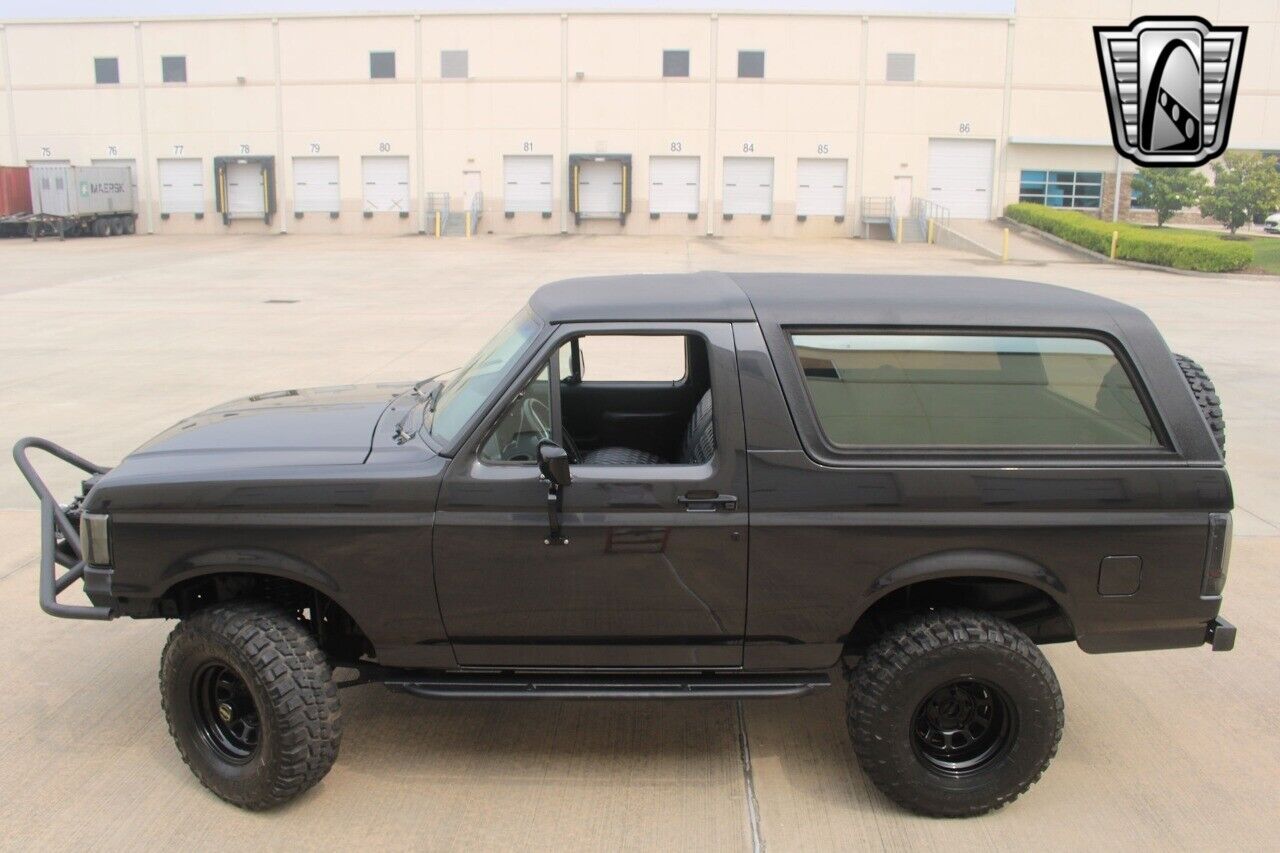 Ford-Bronco-1988-3