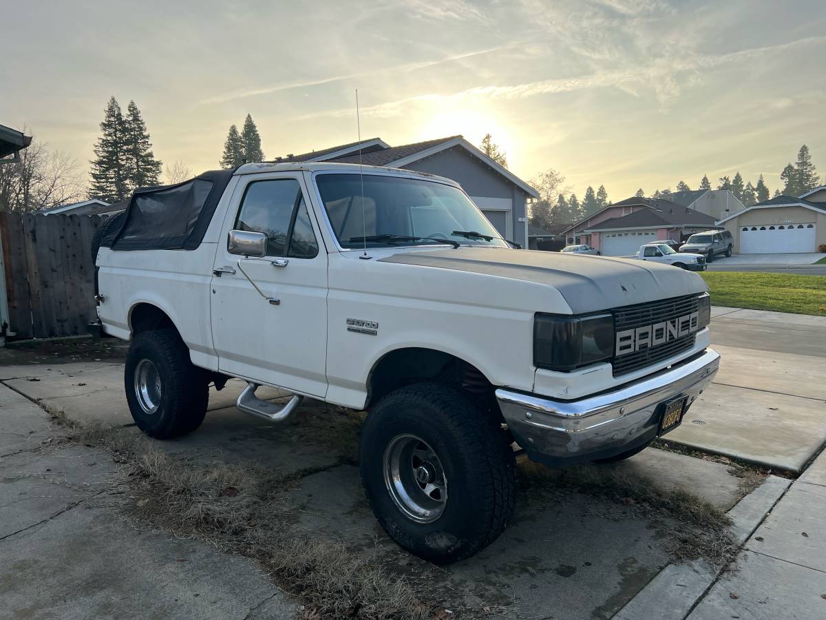 Ford-Bronco-1988-4