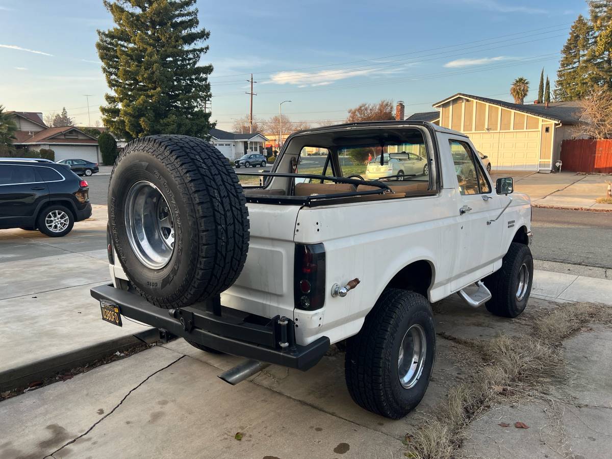 Ford-Bronco-1988-8