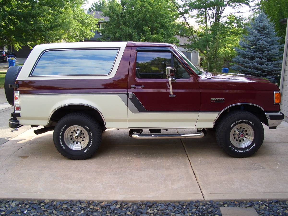 Ford-Bronco-1990-2