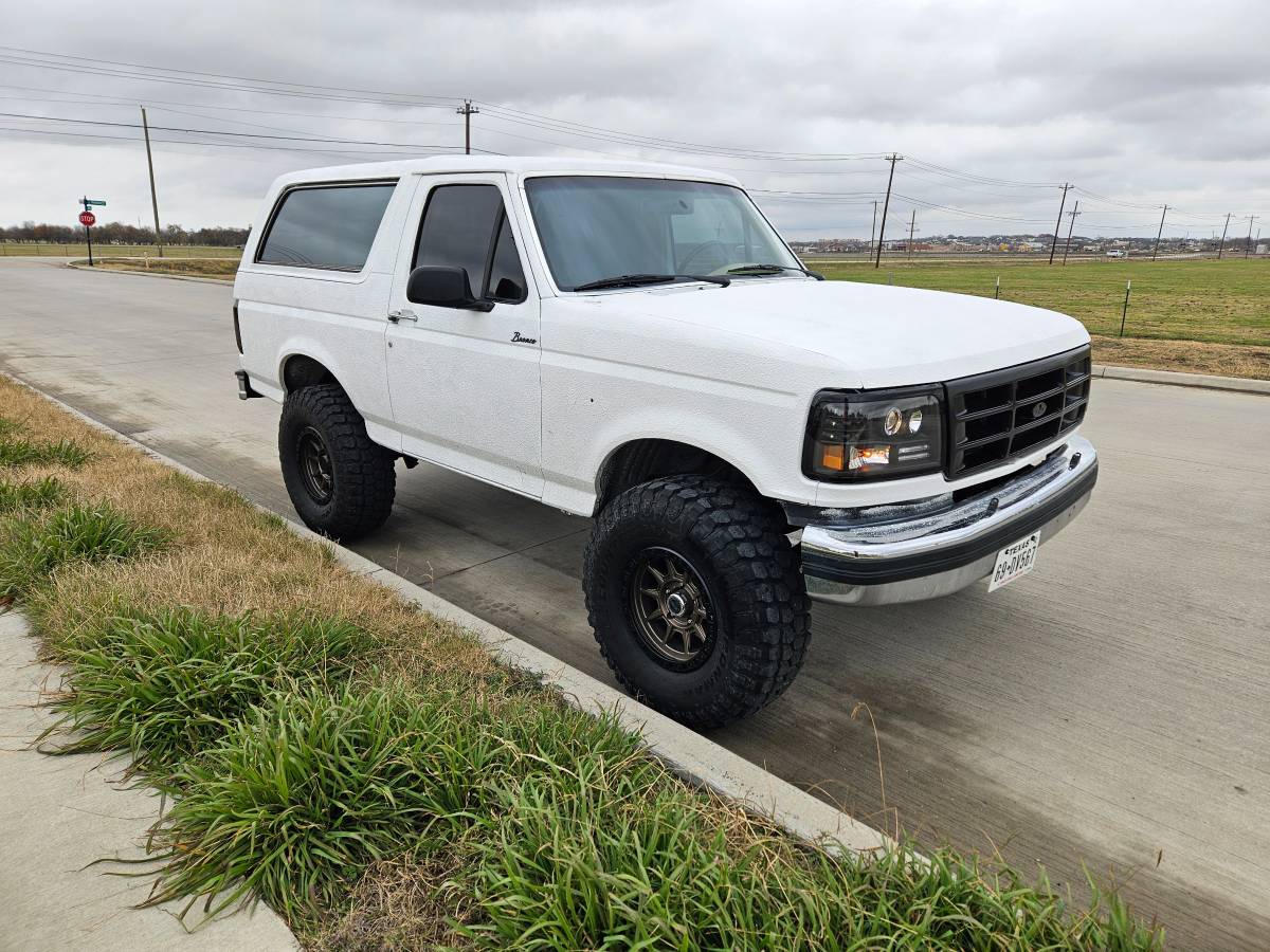 Ford-Bronco-1992-1