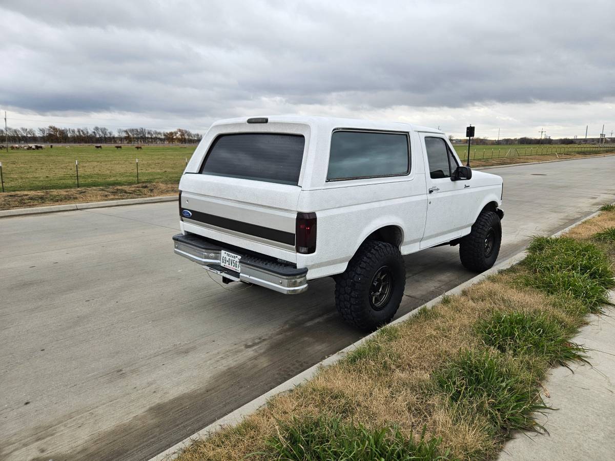 Ford-Bronco-1992-3