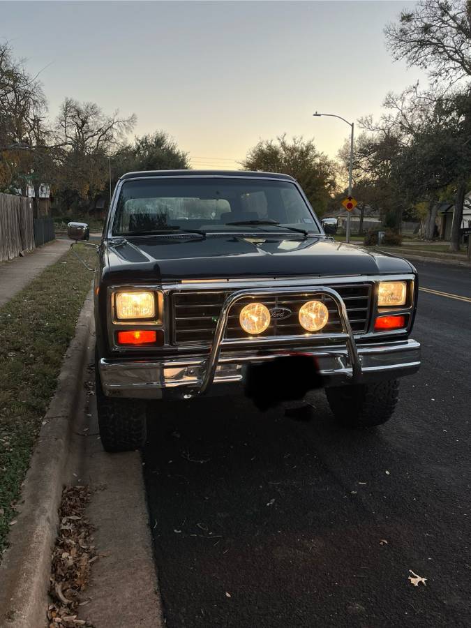 Ford-Bronco-4x4-1985-2