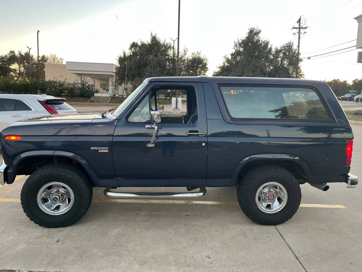 Ford-Bronco-4x4-1985-7