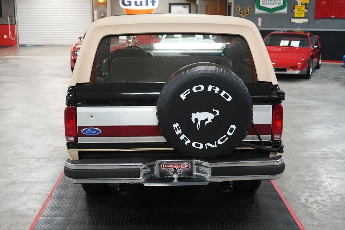 Ford-Bronco-Eddie-Bauer-4x4-SUV-1991-13