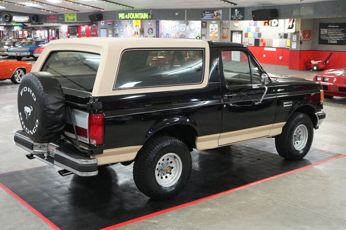 Ford-Bronco-Eddie-Bauer-4x4-SUV-1991-14