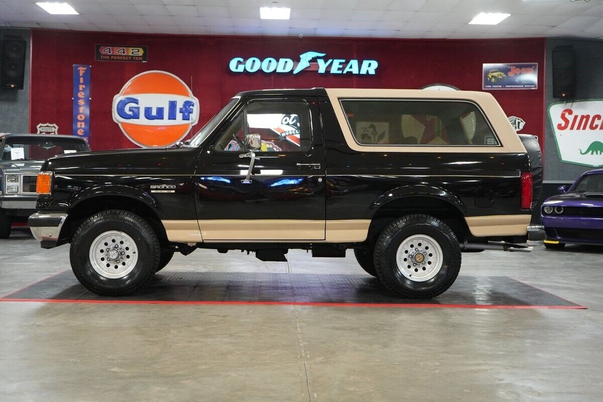 Ford-Bronco-Eddie-Bauer-4x4-SUV-1991-19