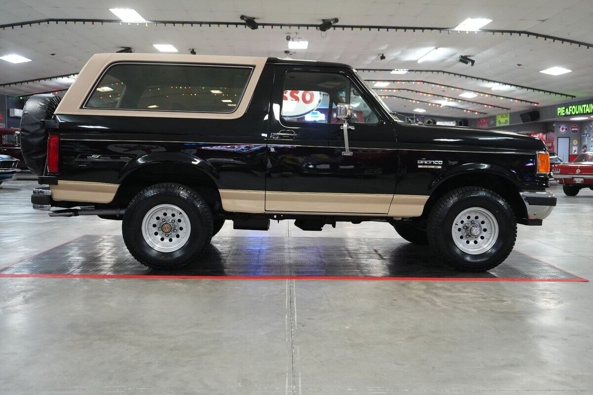 Ford-Bronco-Eddie-Bauer-4x4-SUV-1991-23