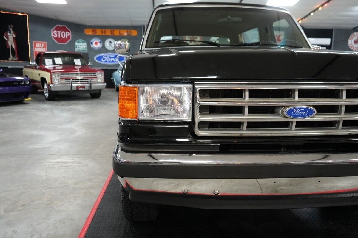 Ford-Bronco-Eddie-Bauer-4x4-SUV-1991-28