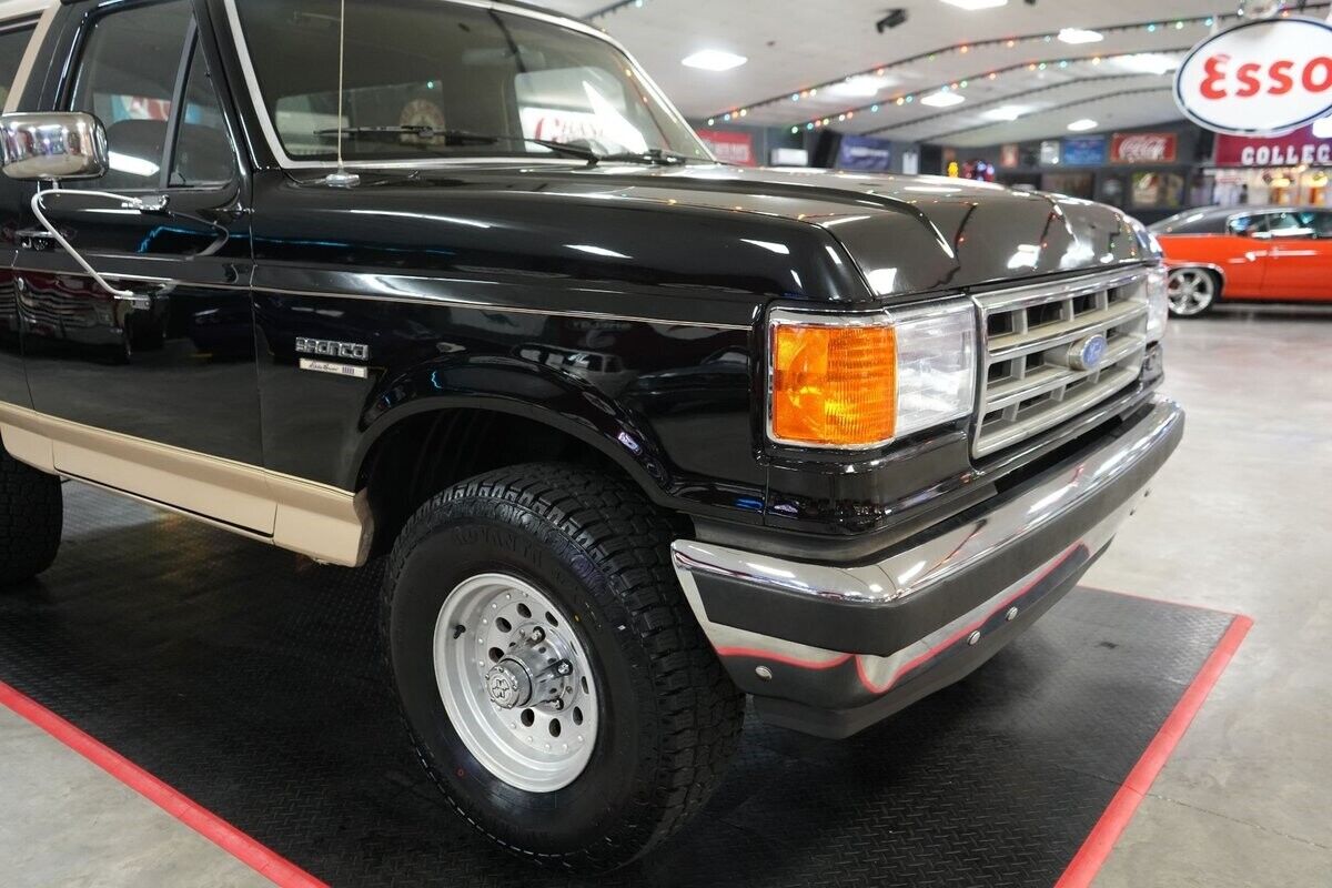 Ford-Bronco-Eddie-Bauer-4x4-SUV-1991-29