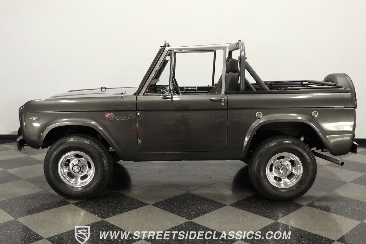 Ford-Bronco-SUV-1967-2