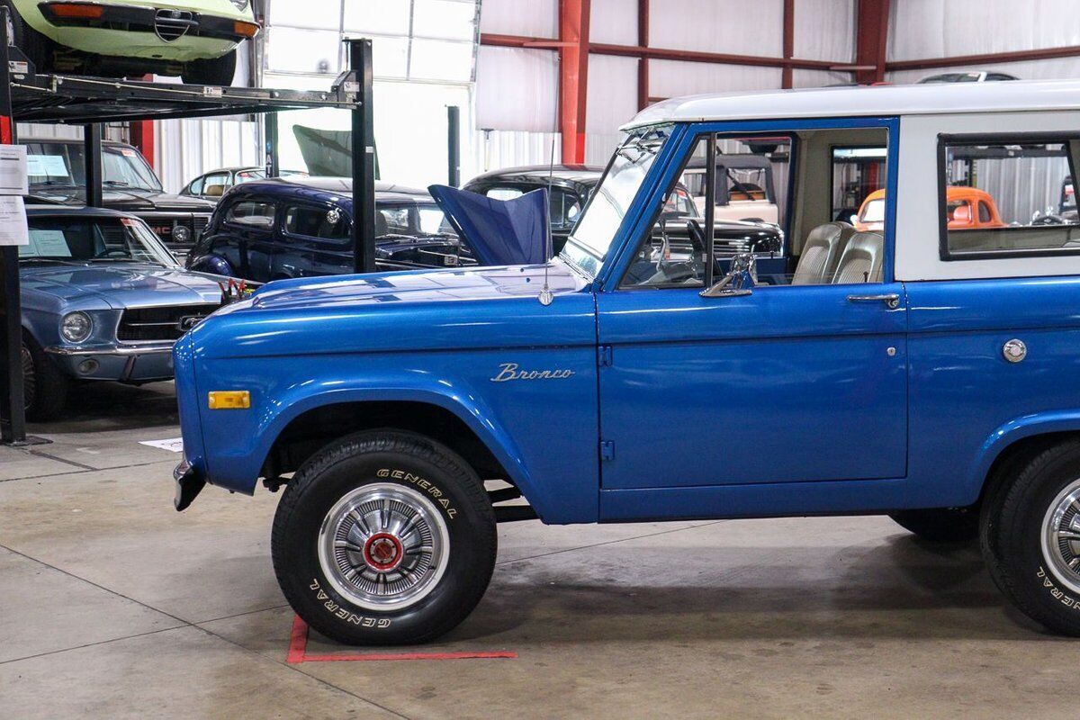 Ford-Bronco-SUV-1976-1