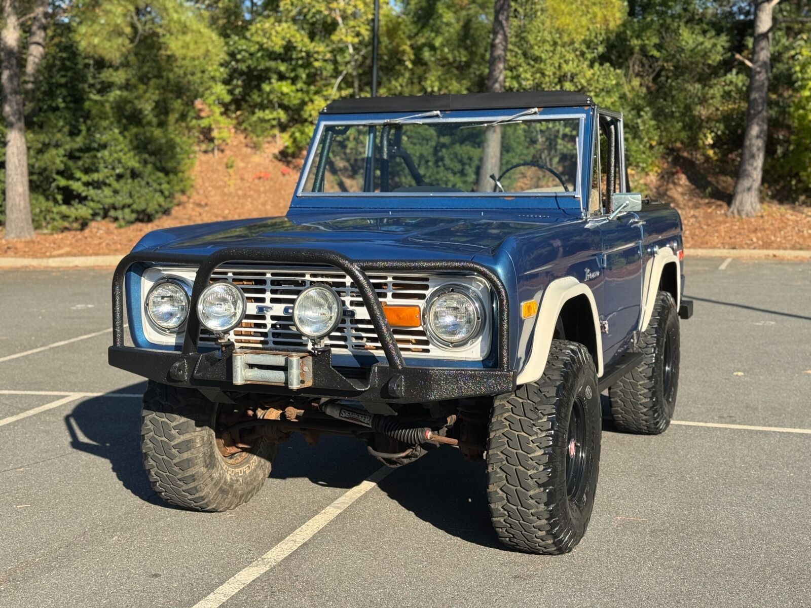 Ford-Bronco-SUV-1976-2