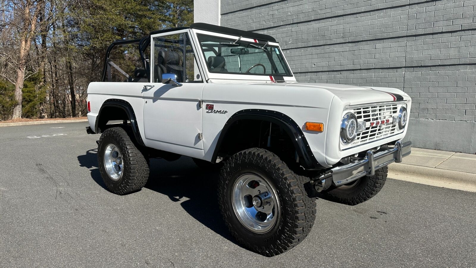 Ford-Bronco-SUV-1977-1