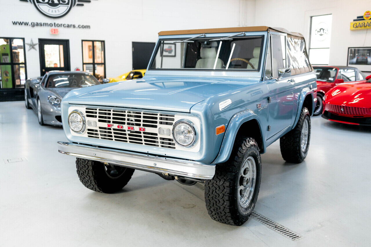 Ford-Bronco-SUV-1977-2