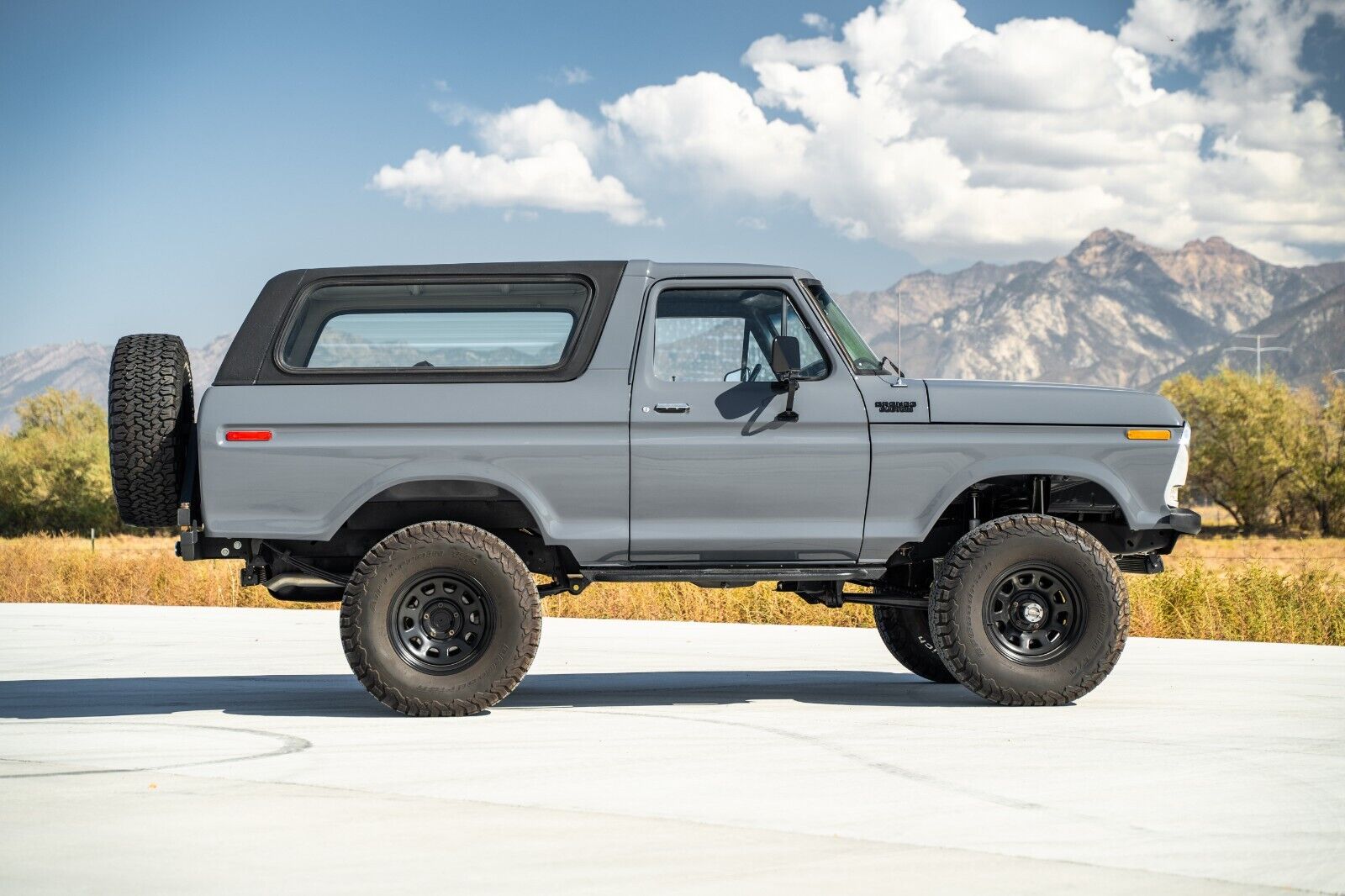 Ford-Bronco-SUV-1979-1