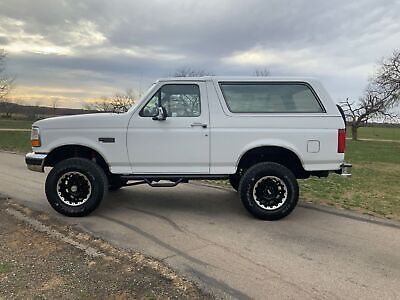 Ford-Bronco-SUV-1992-1