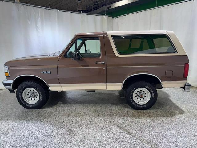 Ford-Bronco-SUV-1992-1