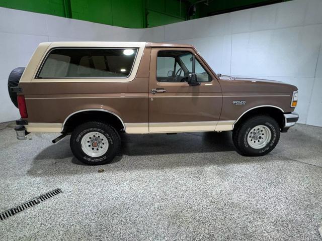 Ford-Bronco-SUV-1992-3