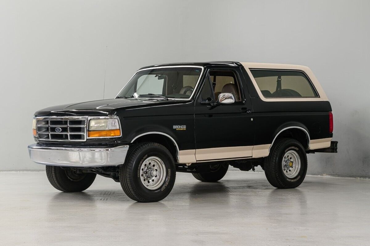 Ford Bronco SUV 1993