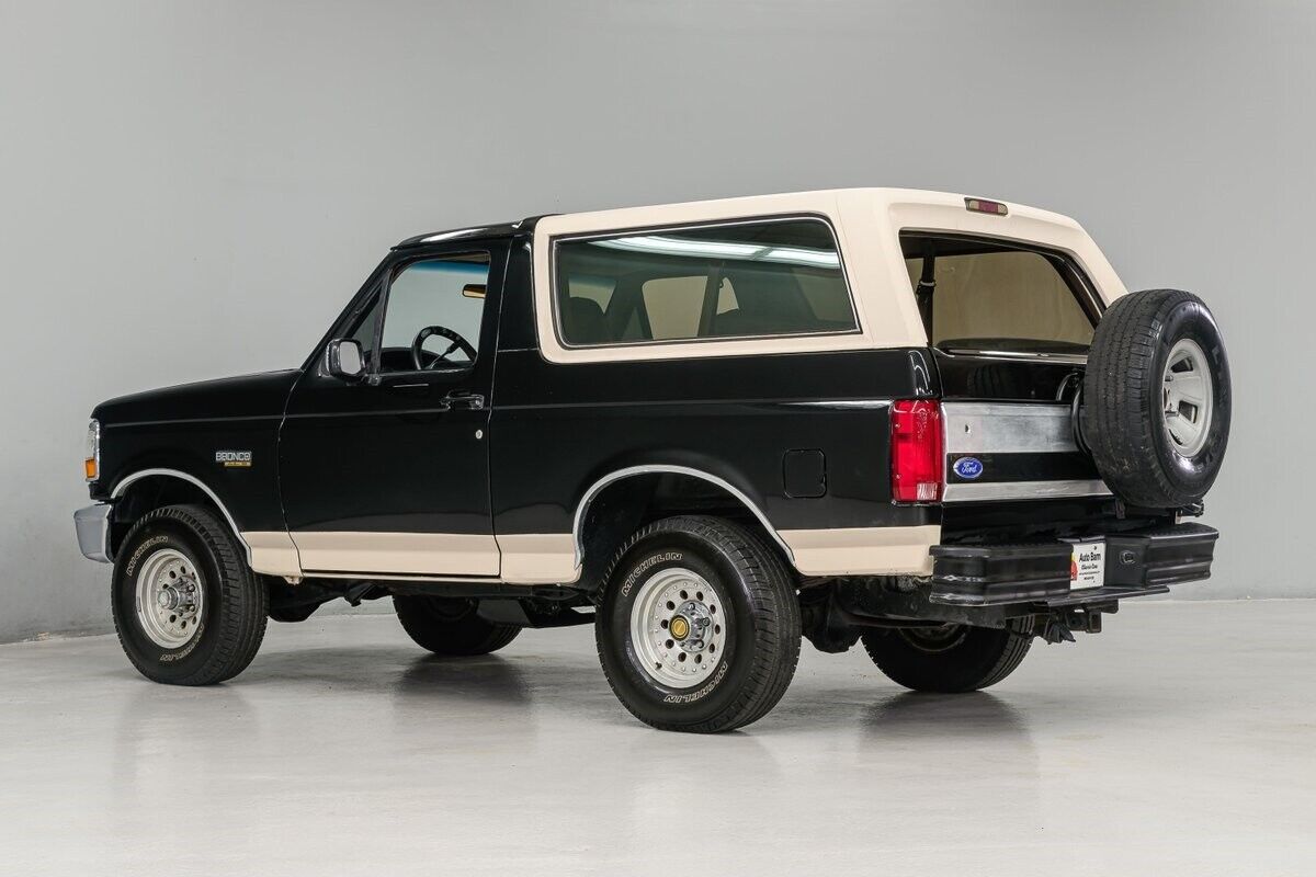 Ford-Bronco-SUV-1993-3