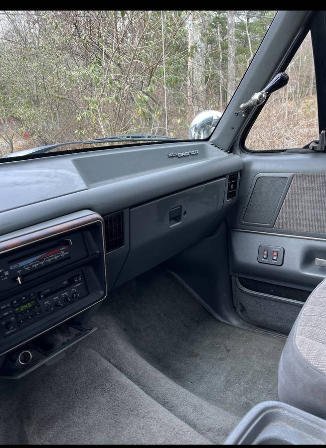 Ford-Bronco-xlt-1990-2