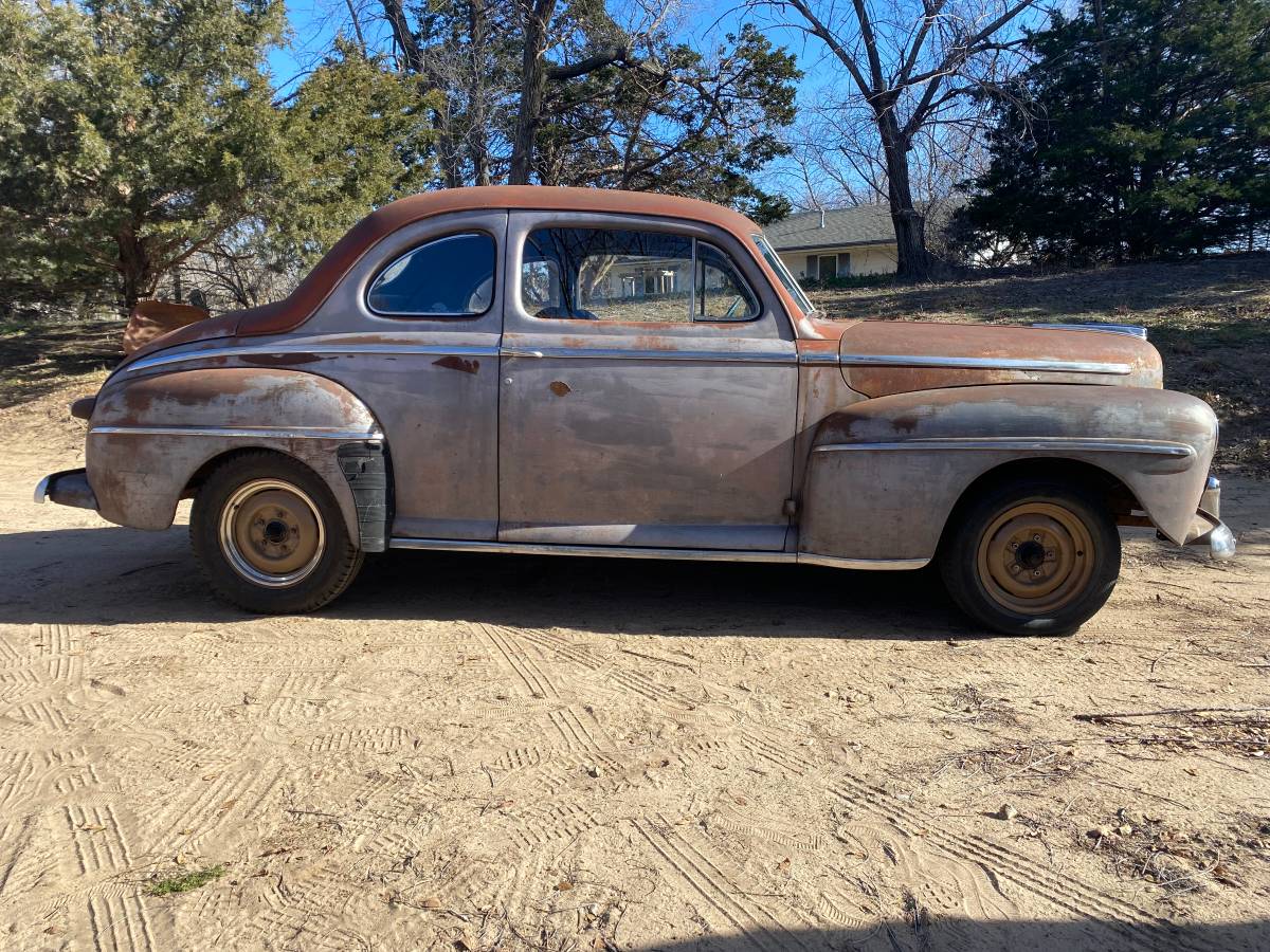 Ford-Coupe-1947-2