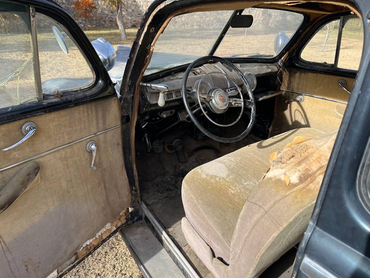 Ford-Coupe-1947-5