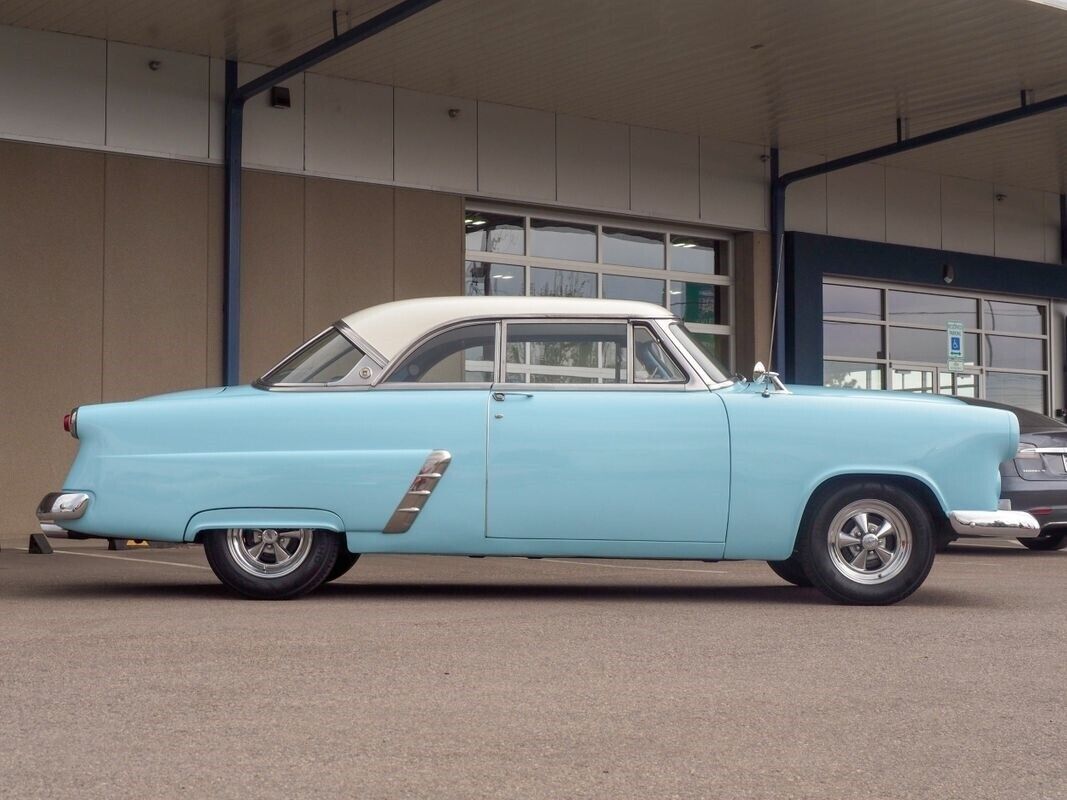 Ford-Crestline-1952-7