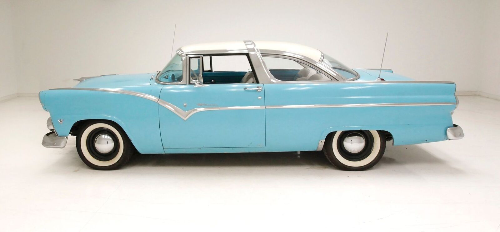 Ford-Crown-Victoria-1955-1