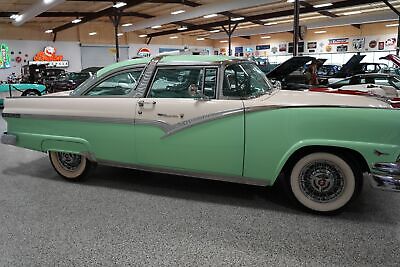 Ford-Crown-Victoria-1956-3