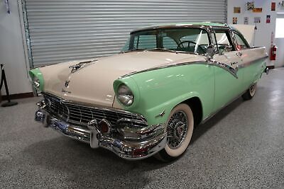 Ford Crown Victoria  1956