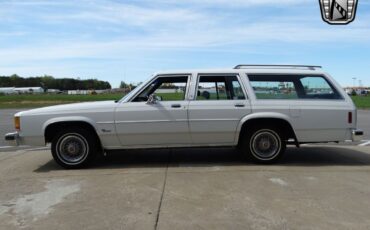 Ford-Crown-Victoria-1985-4