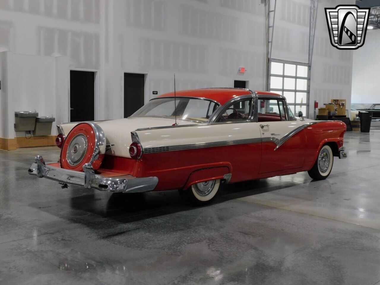 Ford-Crown-Victoria-Berline-1956-4