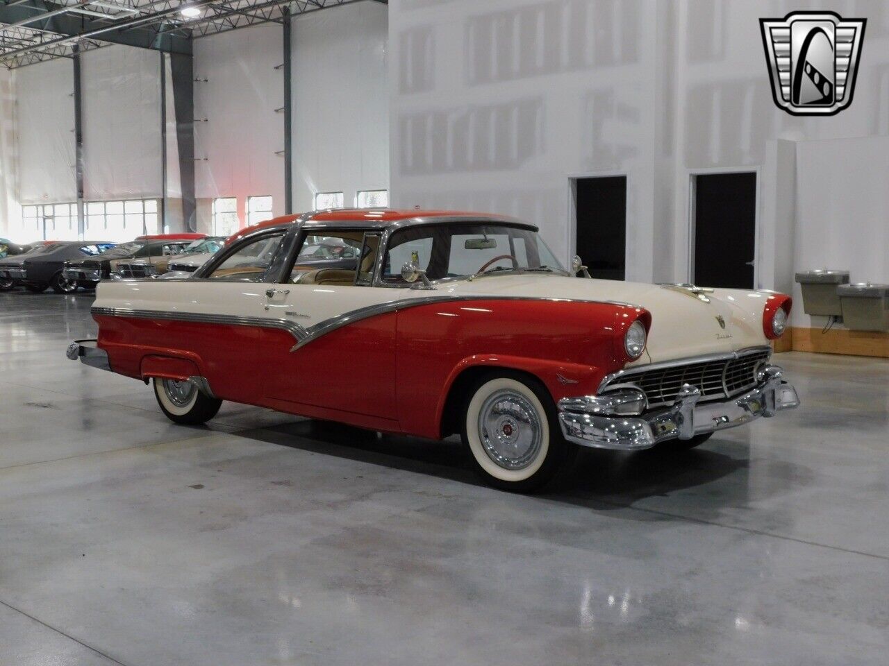 Ford-Crown-Victoria-Berline-1956-5