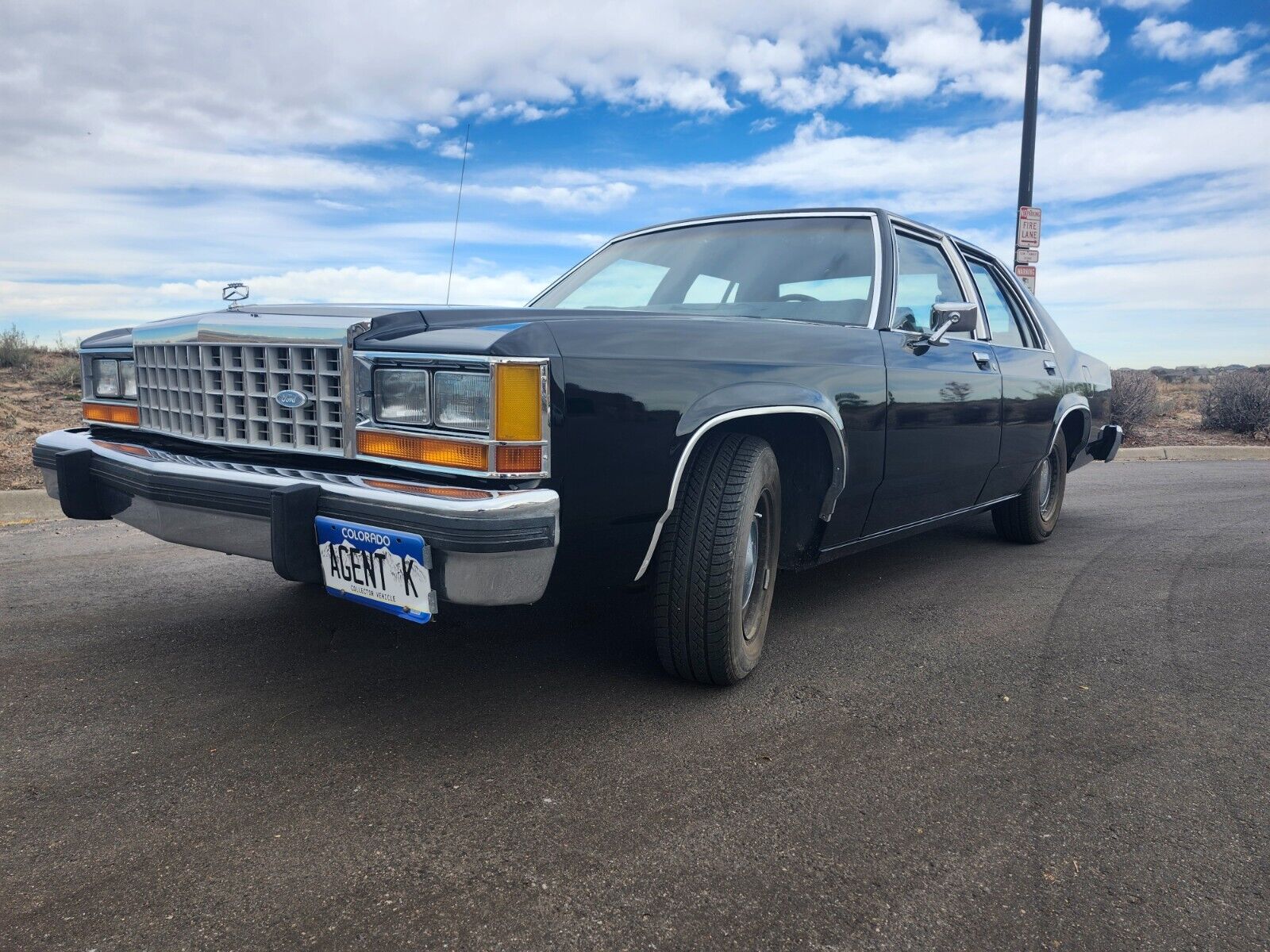 Ford-Crown-Victoria-Berline-1984-4