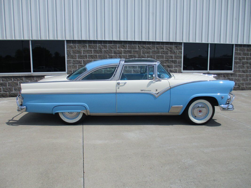 Ford-Crown-Victoria-Skyliner-Glasstop-1955-5