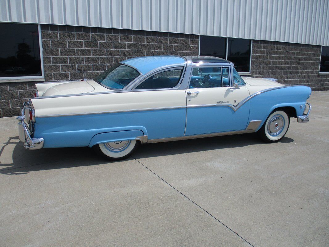 Ford-Crown-Victoria-Skyliner-Glasstop-1955-6